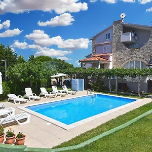 apartments-biskupije-810.in-istria.net/
