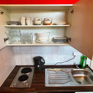 apt-2-zimmer-mit-bis-zu-5-schlafpltzen-kochnische-und-bad.find-berlin-hotels.com/